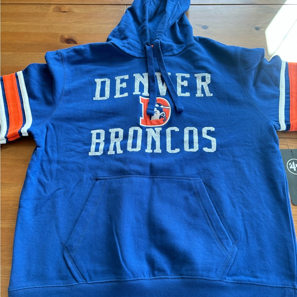 47’ Denver Broncos Men’s Large Hooded Sweatshirt NWT